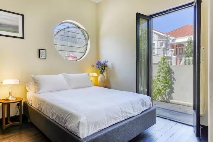 To Let 4 Bedroom Property for Rent in Tamboerskloof Western Cape